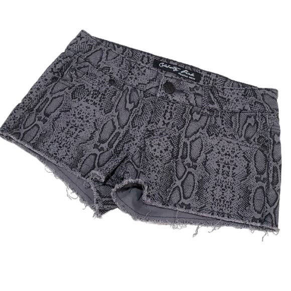 Celebrity Pink Gray Snake Print Denim Cut Off Shorts Size 1 - Picture 8 of 8
